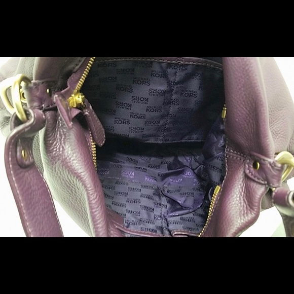 MICHAEL KORS MK HOBO SHOULDER HANDBAG (C-0905) - Picture 6 of 7